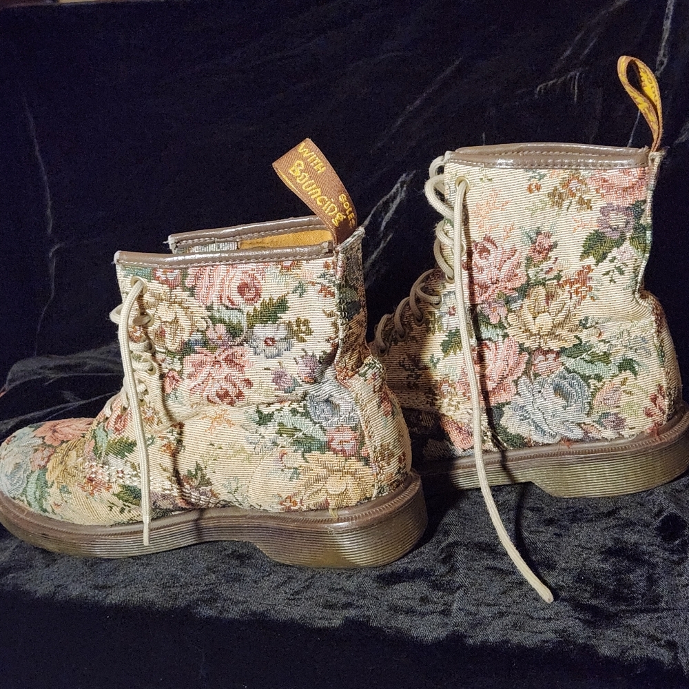 Dr. Martens Floral Lace Up Boots - Picture 4 of 12